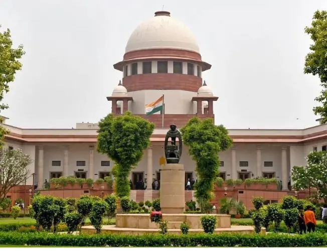 Supreme Court issues notices on the Chief Election Commissioner (CEC) Act, sparking constitutional scrutiny in April. Legal challenge unfolds over the selection panel composition and the exclusion of Chief Justice of India. #SupremeCourt #CECAct #ConstitutionalScrutiny