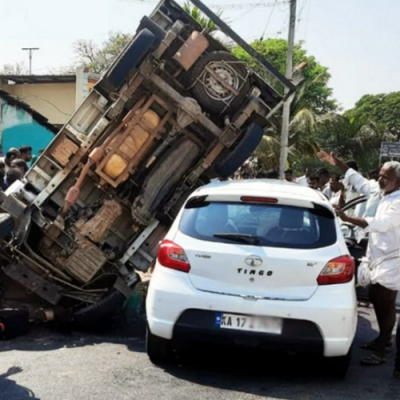 Tragic Pickup Vehicle Accident in Dindori, Madhya Pradesh Resulting in 14 Fatalities and 21 Injuries.