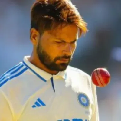 Mukesh Kumar bowling (left), Mohammed Siraj bowling (right), India Test cricket.