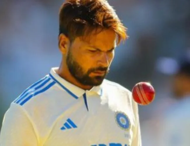 Mukesh Kumar bowling (left), Mohammed Siraj bowling (right), India Test cricket.