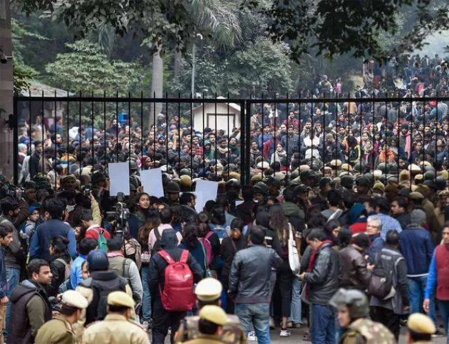 Students engaging in a clash at Jawaharlal Nehru University.