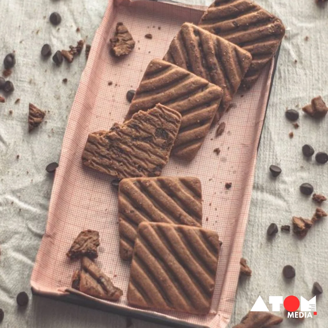 This illustration showcases homemade Hide & Seek-style biscuits, prepared with whole wheat flour and jaggery powder for a healthier twist. Paired with tea or coffee, these biscuits offer a delightful treat that's both indulgent and guilt-free.