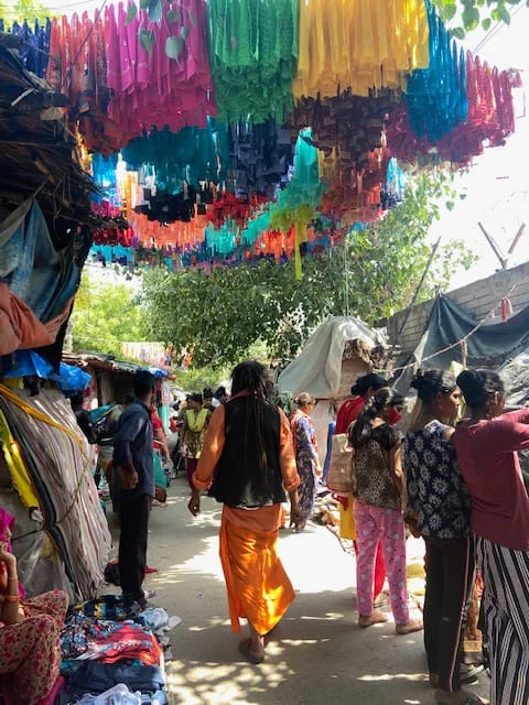Caption for the image: SEEDS encouraged communities to devise a resourceful approach that involved using recycled fabrics such as chunni (scarves), dupatta (stoles), or saree (traditional attire) to provide effective street shading solutions.