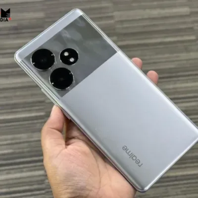 Realme GT 6T smartphone in two colors (Fluid Silver and Razor Green) with the display showcasing a vibrant game scene.