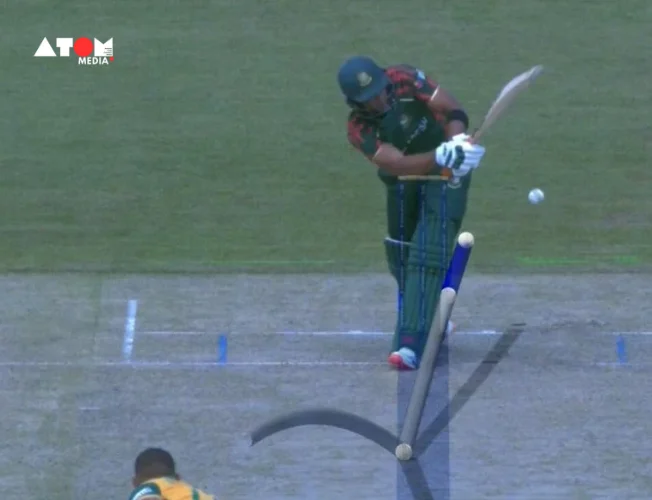 : Bangladesh and South Africa teams in action during the controversial T20 World Cup 2024 match, where a DRS decision denied Bangladesh crucial runs.