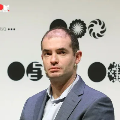 Open ai scentist standing and giveing speech