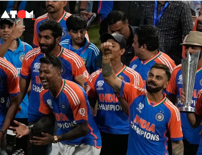 Rohit Sharma, Virat Kohli Lift T20 World Cup Amid Fans' Cheers in Mumbai Roadshow – WATCH VIRAL VIDEO